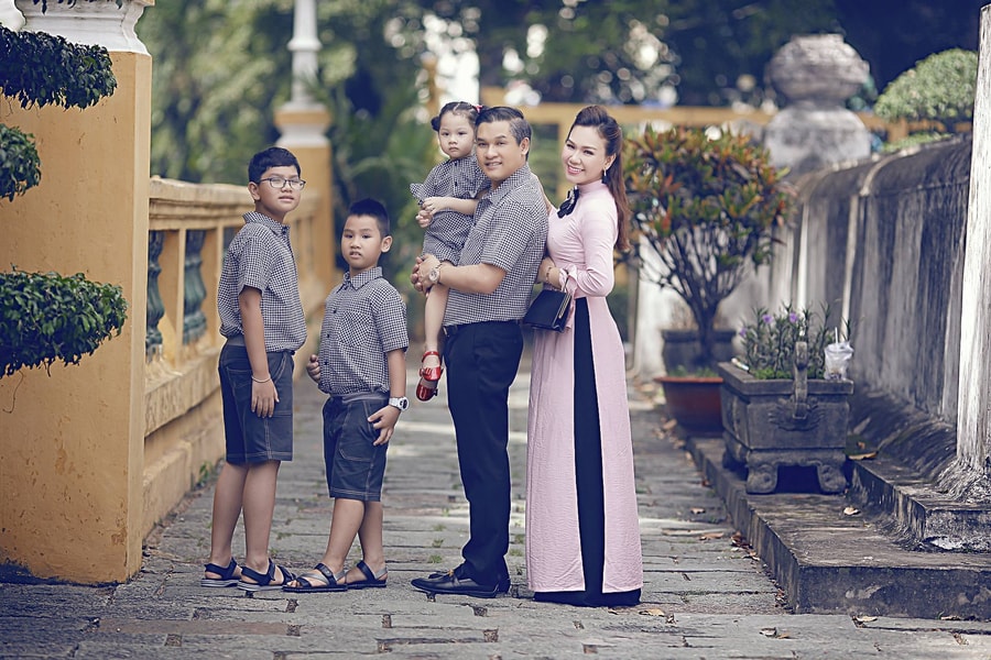 KOLs 'khoe' ảnh gia đình và những 'khoảng trống' không tên