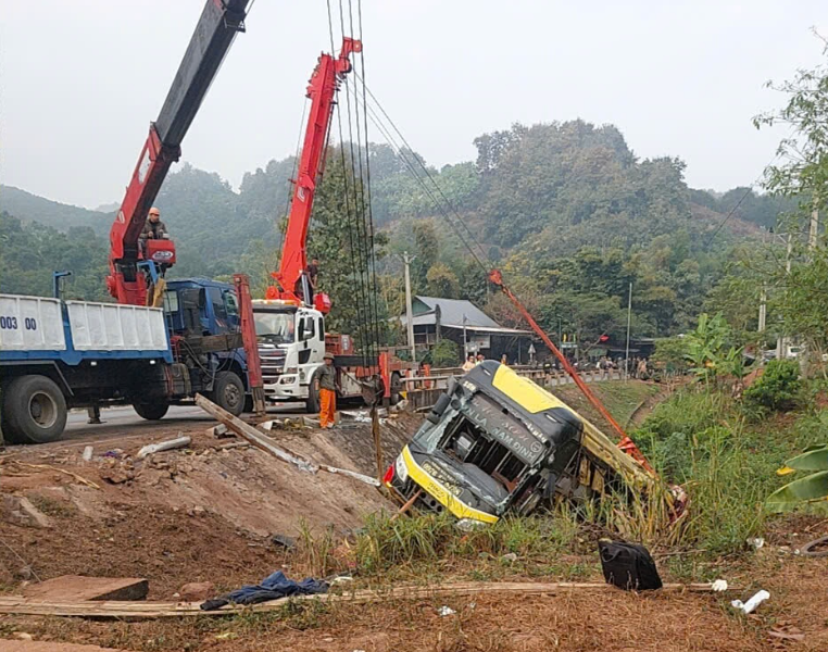 Tai nạn giao thông nghiêm trọng tại Sơn La, 4 người thương vong