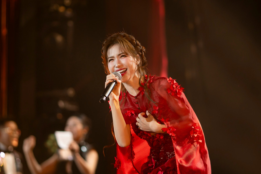 Vì sao Hòa Minzy vẫn được nhắc tên giữa một tuần showbiz lặng sóng