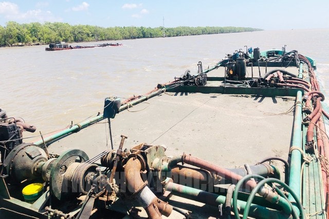 TP.HCM truy ‘gốc cát’ vào tận công trình, siết bến bãi trôi nổi