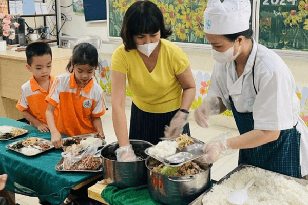 Sở ATTP TP.HCM giao hiệu trưởng chịu trách nhiệm bữa ăn học sinh