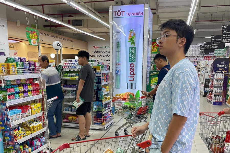 Sắm Tết dè sẻn, người dân ưu tiên thực phẩm an toàn khi siêu thị đua giảm giá