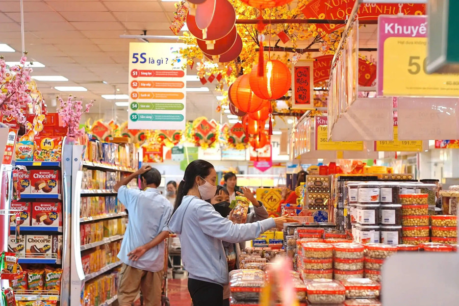 Thị trường Tết 28 tháng Chạp: Thủy sản hết sớm, người mua đông gấp đôi