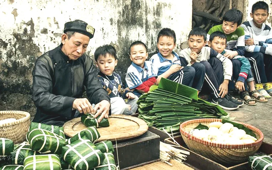 Tết Bính Ngọ - đi giữa thời công nghệ, bỗng nhớ một 'vị Tết xưa'
