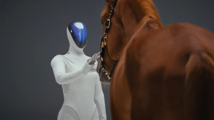 XPENG tung video robot hình người IRON chúc mừng năm Ngựa