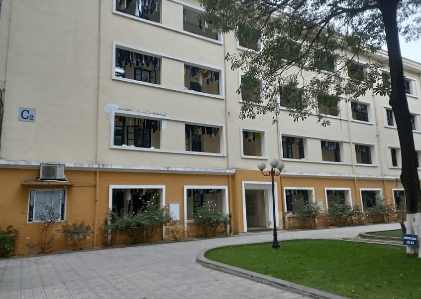 Cái bể nước ở Mễ Trì