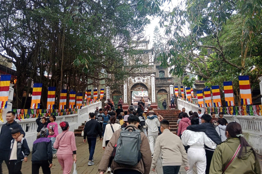 Chưa xong nghỉ Tết, dân tình đã bàn tới một dịp nghỉ 9 ngày nữa có ‘cắt phép’