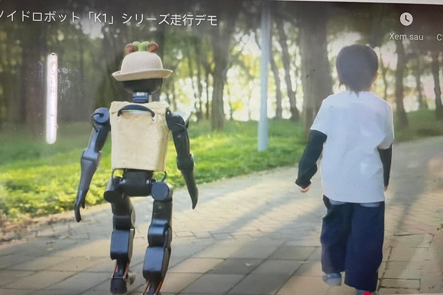 Video: Robot hình người gắn AI vật lý rất sống động