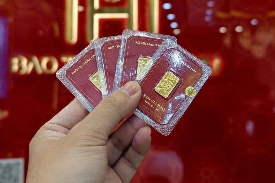 Cầm điện thoại săn vàng: Hà Nội bước vào kỷ nguyên mua vàng online