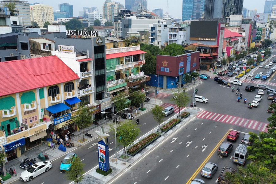 Đường đi bộ không còn lối đi: TP.HCM siết sự kiện trung tâm