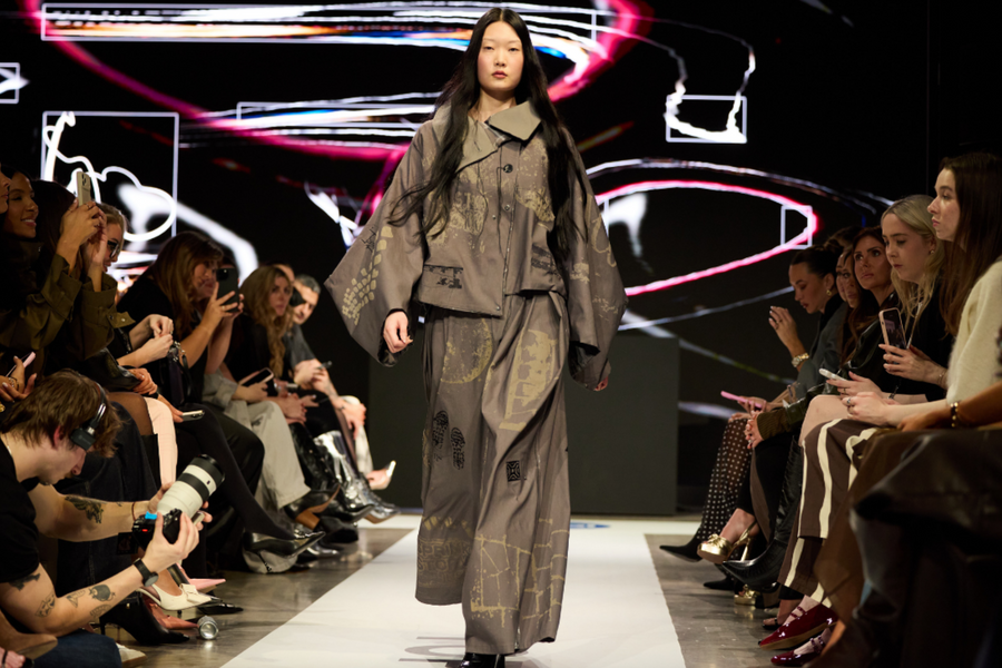 Topshop ra mắt sàn catwalk mua sắm ảo tích hợp trí tuệ nhân tạo đầu tiên trên thế giới