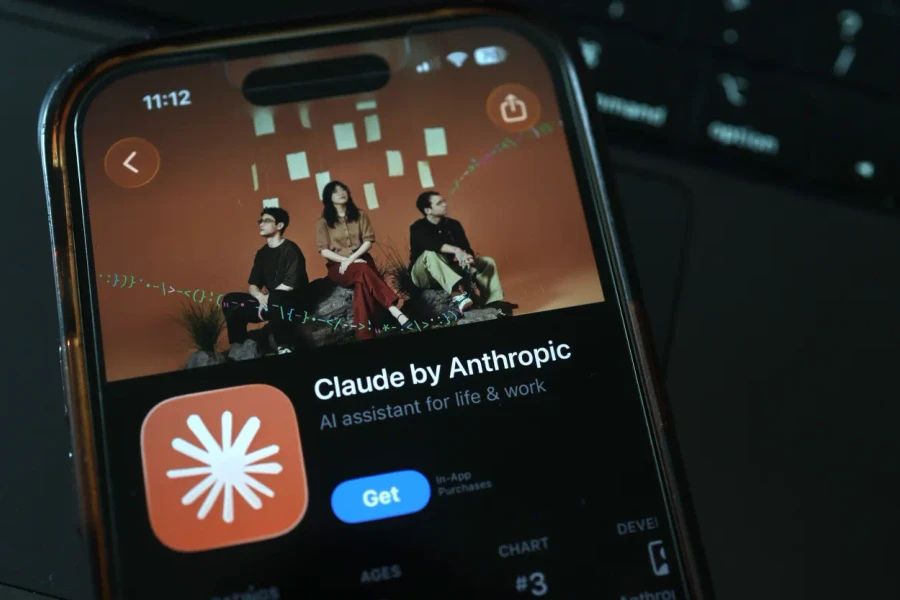 Claude vượt ChatGPT, dẫn đầu BXH ứng dụng miễn phí hàng đầu Mỹ trên App Store