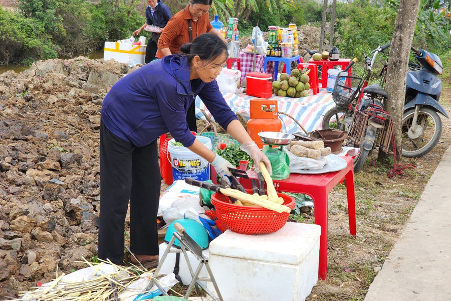 Trẩy hội đầu năm: Đừng ‘tiện đâu ăn đó’!