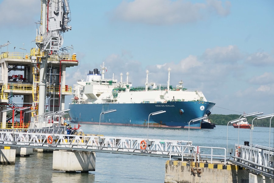 Việt Nam chỉ có một hợp đồng LNG dài hạn với Shell, rủi ro giá bán LNG tăng mạnh ?