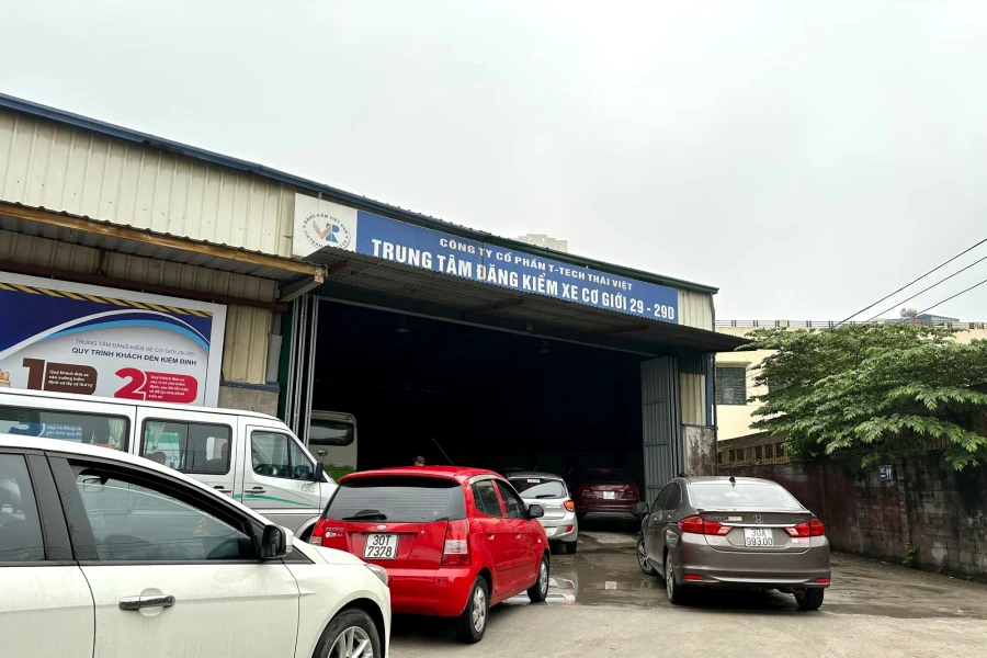 Đo khí thải ô tô 'đạp hết chân ga' có gây hỏng xe?
