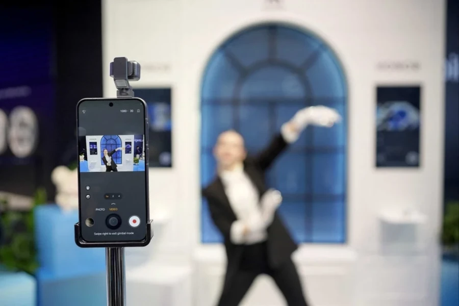 Smartphone AI độc lạ bị giảm sức hút vì xung đột ở Trung Đông và thiếu hụt bộ nhớ
