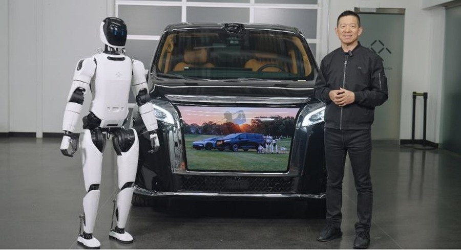 Faraday Future đưa robot AI vào lớp học và sân khấu