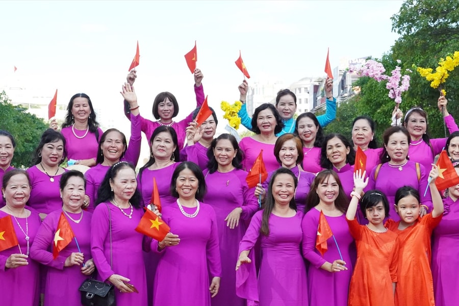 Áo dài và áp lực 'phải đẹp' hình thể của phụ nữ Việt