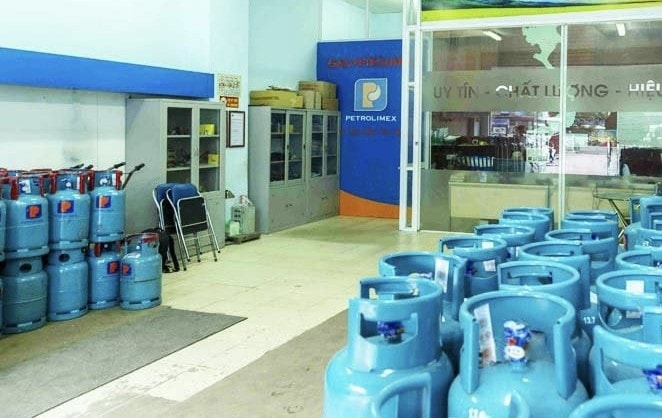 Giá gas tăng chóng mặt, ông thợ cắt tóc nhỏ nhẹ 'tăng tí nhé'
