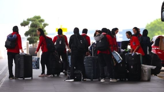 Đội tuyển nữ Iran và hành trình về quê đầy giông bão