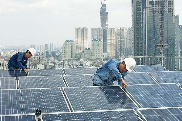 Điện mặt trời mái nhà TP.HCM bùng nổ, chính sách mới có gì hút người dân?