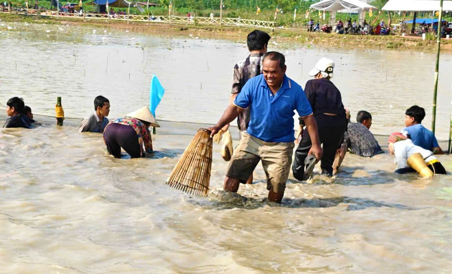 Tưng bừng lễ hội phá bàu của đồng bào Khmer