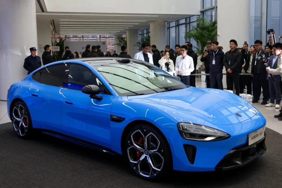 Giá xe điện Trung Quốc tăng theo chip nhớ và lithium