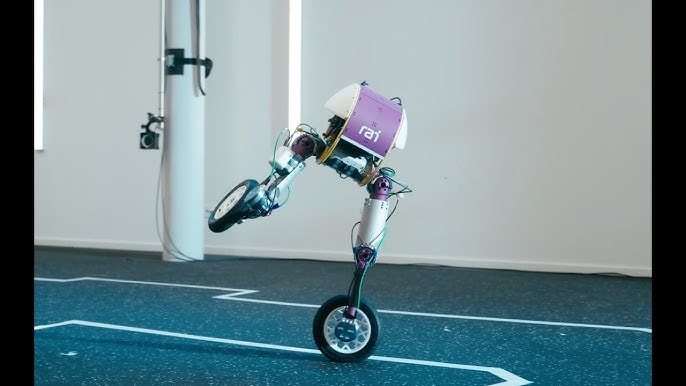 Robot Roadrunner gây chú ý với khả năng di chuyển vượt trội, thách thức robot hình người