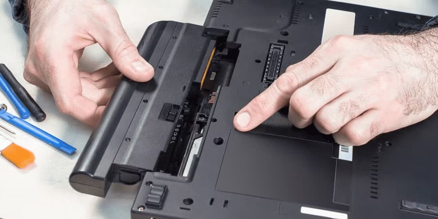 Đạo luật Pin mới của EU buộc điện thoại, laptop quay lại dùng pin rời?