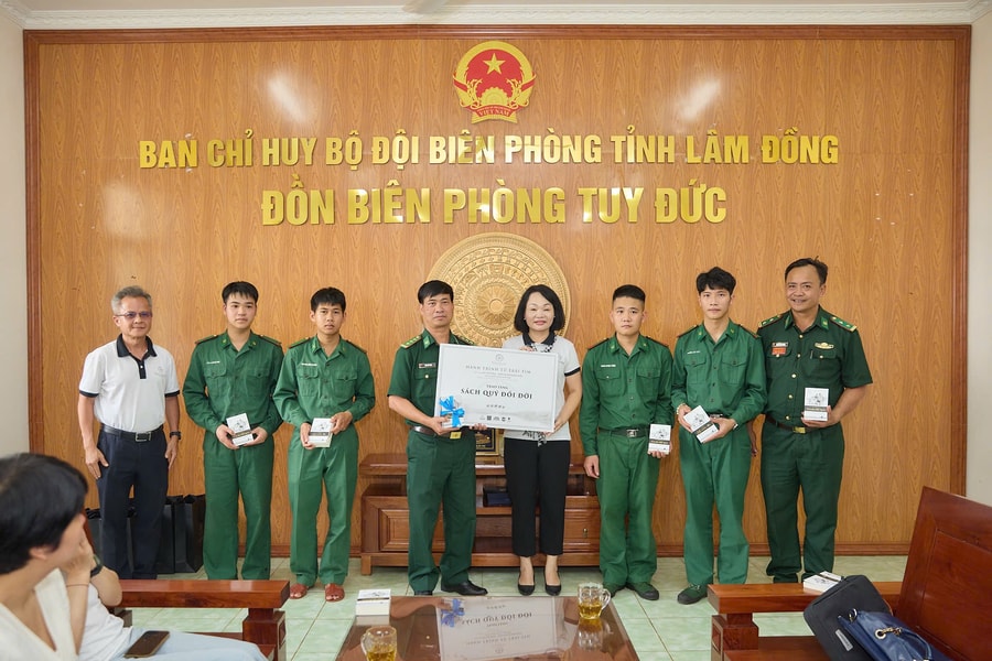 Qua nắng gió Tây Nguyên, Hành trình từ trái tim mang sách đến với chiến sĩ biên phòng Tuy Đức
