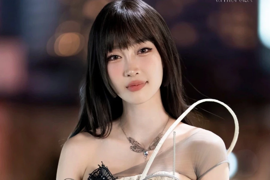 Juky San xin lỗi, gỡ ảnh sau ồn ào chụp bikini ở Giếng Tiên