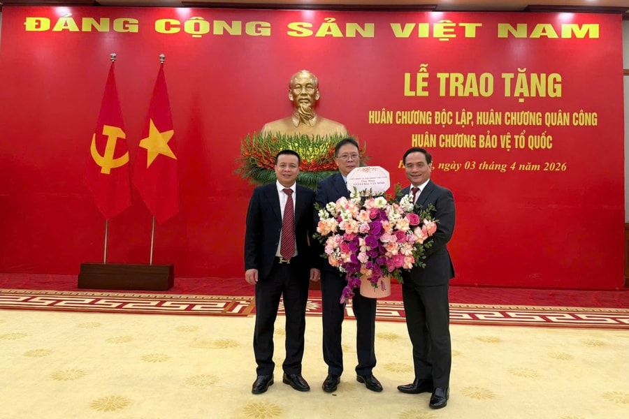 GS.VS. Châu Văn Minh được trao tặng Huân chương Độc lập