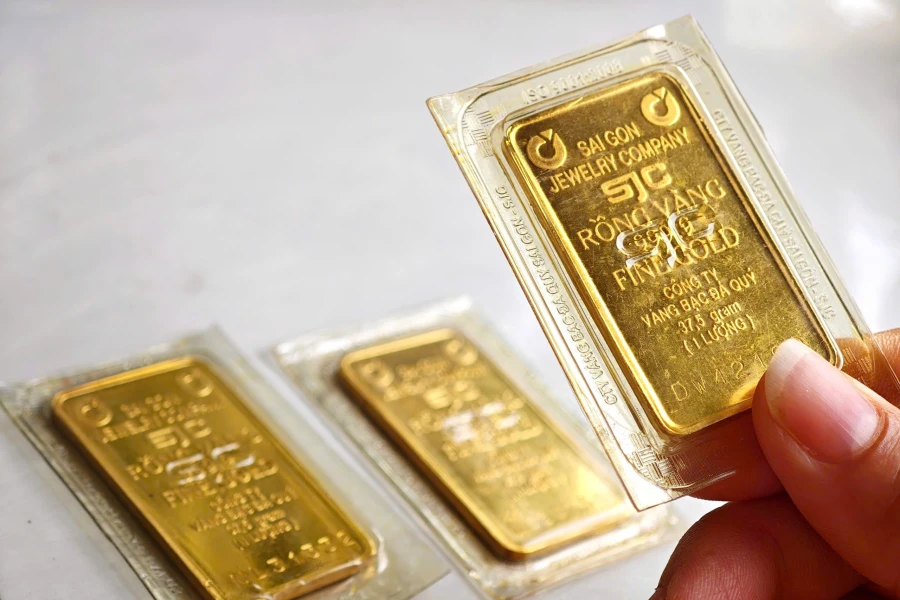 Giá vàng hôm nay 10.4: SJC 'lao dốc' 3,5 triệu đồng, nhà đầu tư có nên cắt lỗ?