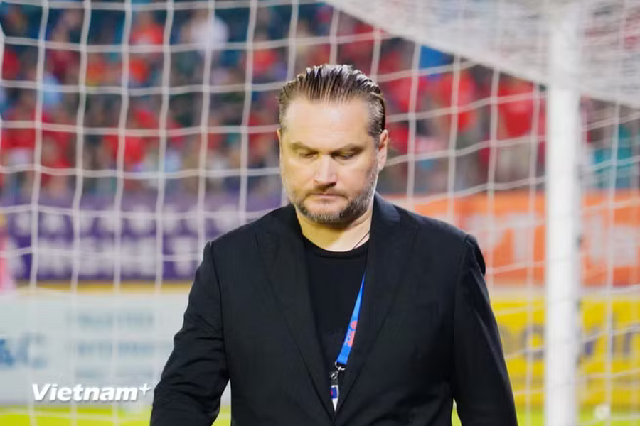 Thẻ đỏ của HLV Popov và bài toán niềm tin ở V-League