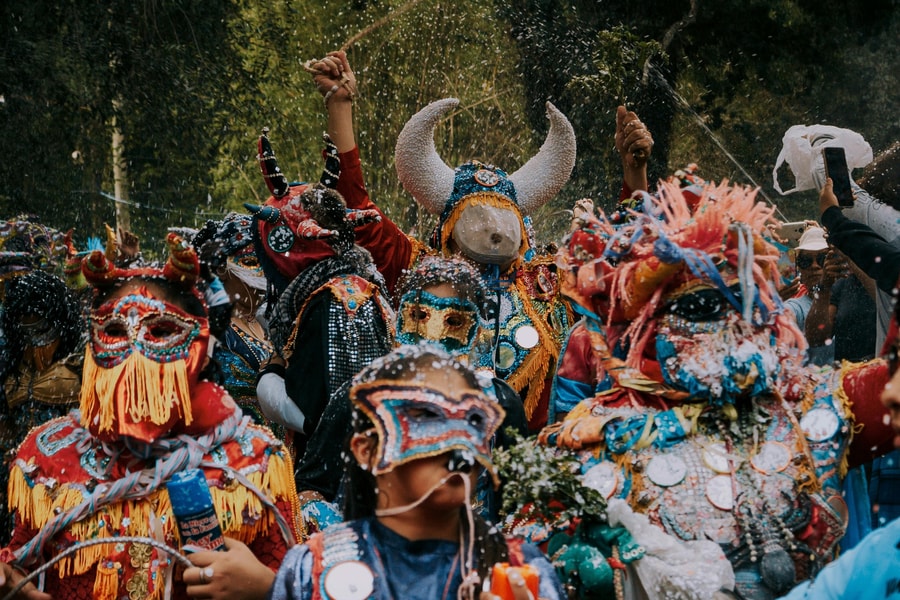 Tết té nước Songkran ở Thái Lan: Bùng nổ 'thủy chiến' đường phố và thiết bị di động
