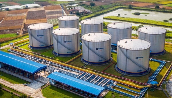 Nhập khẩu xăng dầu, nâng 'tấm khiên' an ninh năng lượng