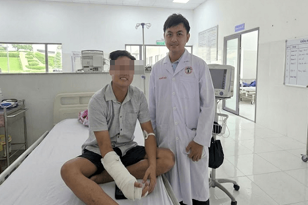 Cứu bàn tay hoại tử giữa biển khơi: Kỳ tích vi phẫu tại Côn Đảo