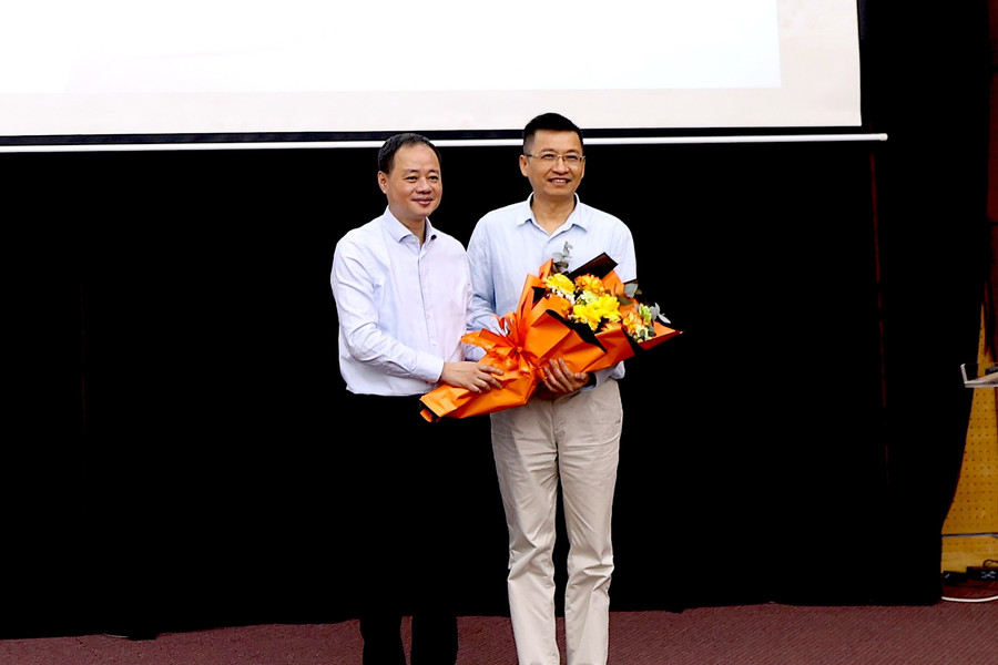 GS. TSKH Phùng Hồ Hải nhận Giải thưởng Nghiên cứu Humboldt