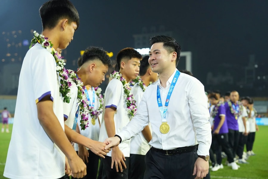 Đỗ Vinh Quang: Nói về đầu tư con người, làm bằng bóng đá
