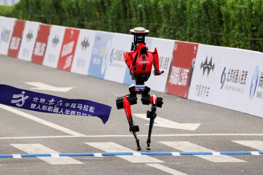 Lightning thắng giải chạy của robot hình người, phá kỷ lục con người hơn 6 phút