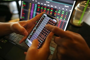 VN-Index lùi về 1.795 điểm: Cửa điều chỉnh đã hé, liệu có mở rộng hơn?