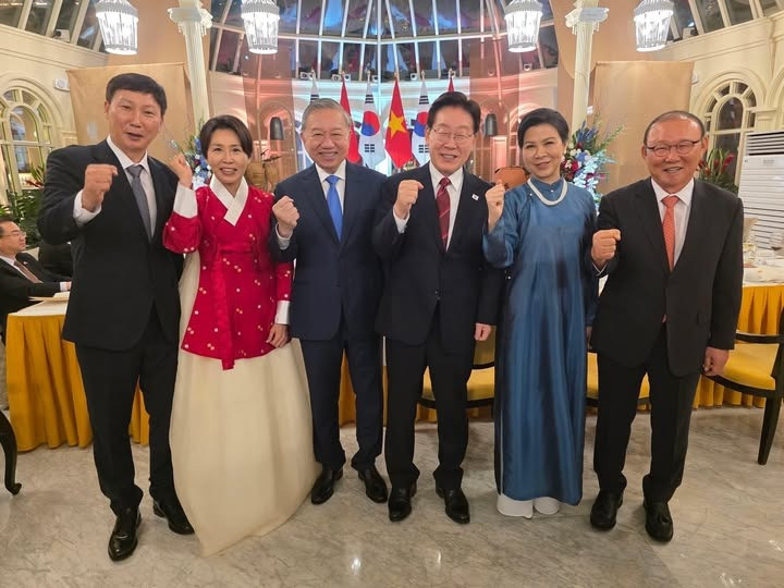 HLV Park Hang Seo và Kim Sang Sik được dự quốc yến
