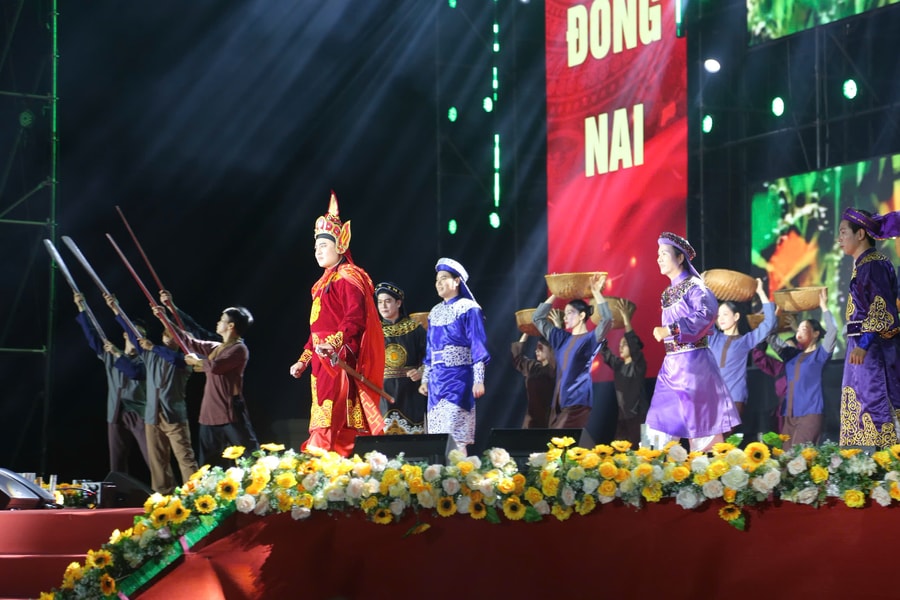 Hàng nghìn người dự đêm nghệ thuật bên sông Đồng Nai
