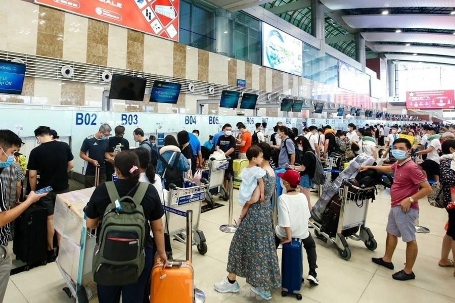 Nghịch lý vé máy bay dịp lễ: Kỳ nghỉ càng dài, giá vé càng giảm