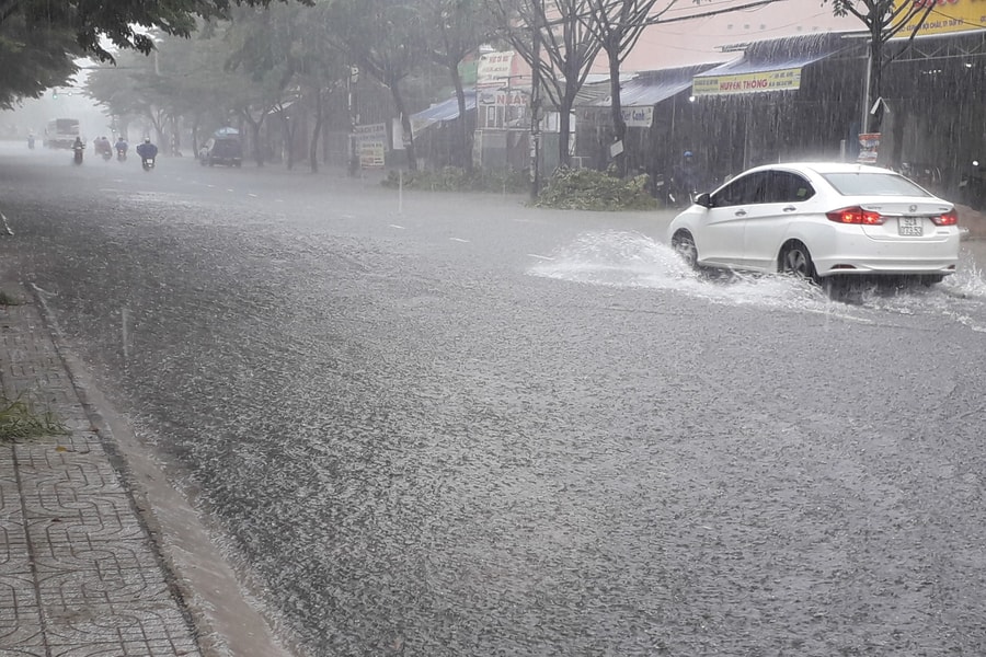 Thời tiết hôm nay 3/5: Chiều nay gió mùa Đông Bắc tràn về, mưa lớn cục bộ ở miền Bắc
