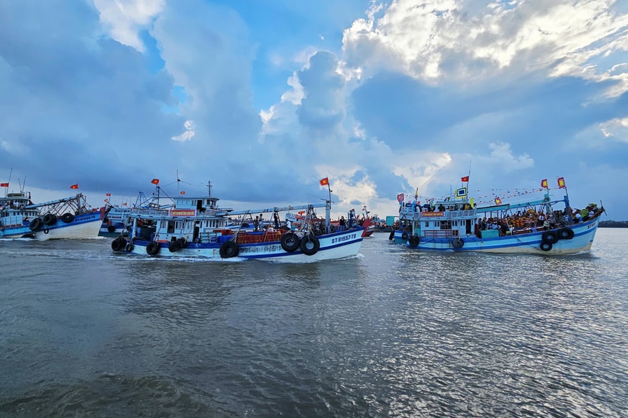 Tưng bừng Lễ hội Nghinh Ông ở xứ biển Trần Đề, TP.Cần Thơ