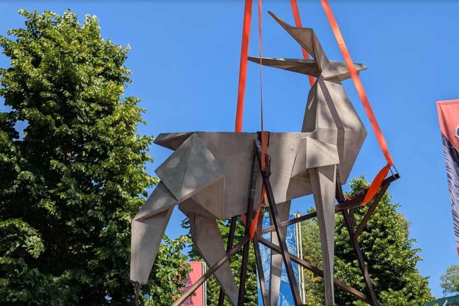 Nghệ thuật gây sốc tại Venice Biennale 2026: Từ khỏa thân treo ngược đến 'vũ khí âm thanh'