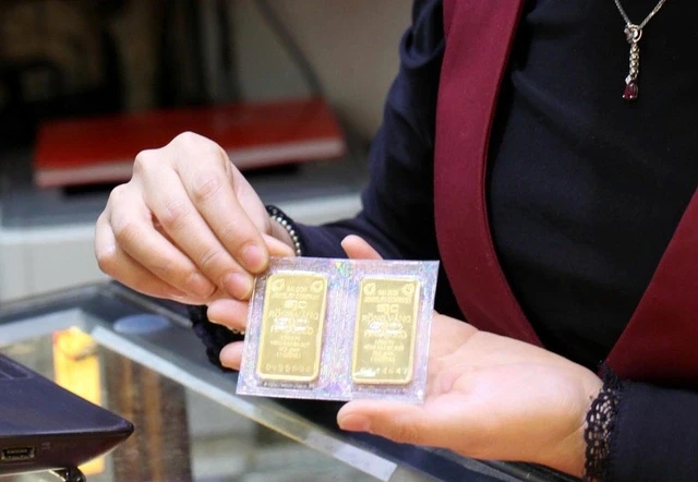Giá vàng hôm nay 12/5: Lao dốc không phanh, thế lực nào đang thực sự giật dây?