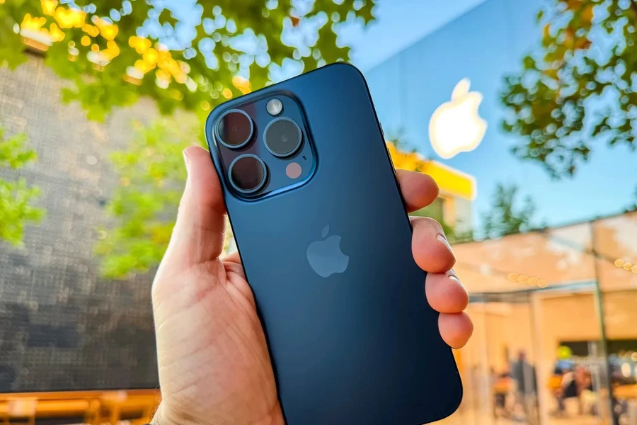Chỉ hơn 12 triệu, iPhone 13 vẫn mạnh ngang ngửa iPhone 17, dân mê iOS đổ xô săn mua