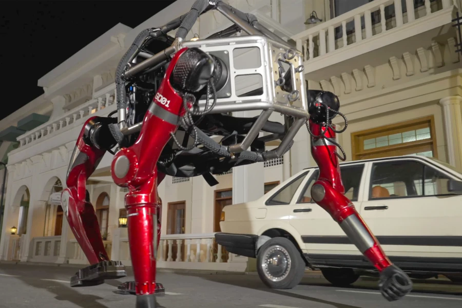 Video: Robot 'Transformer' đầu tiên có người lái, có thể đi 2 chân, 4 chân và phá đổ tường
